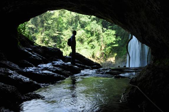 A gruta ao lado da cachoeira de Misol-Ha, próxima à Palenque, em Chiapas, no sul do México